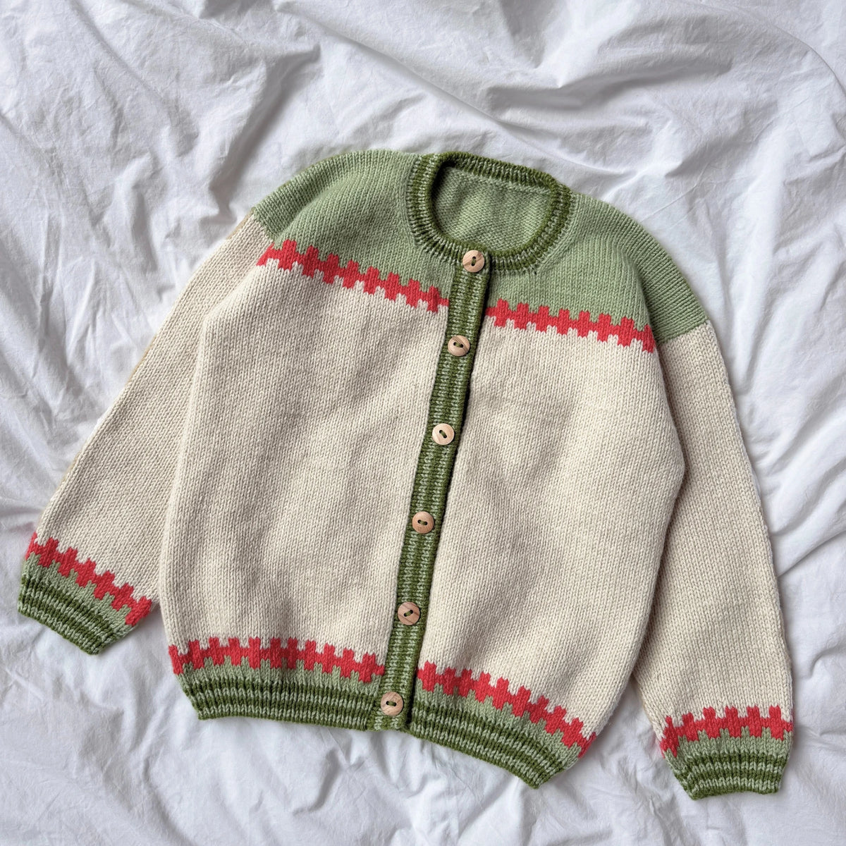 PetiteKnit - Cross Cardigan Junior (DK/EN)